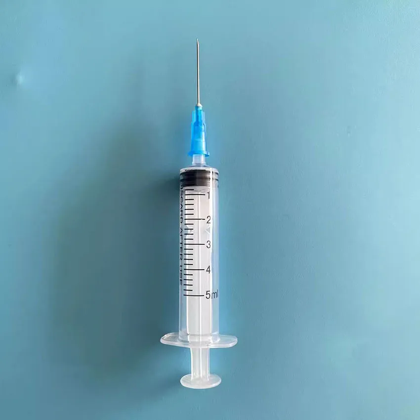 50 seringas descartáveis de 5ml dos pces embaladas individualmente em material estéril do PVC - Imagem 2